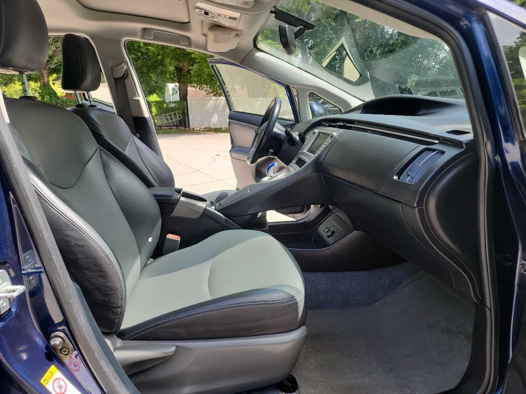 Used 2014 Toyota Prius Four w/ Solar Roof Package FWD image 30
