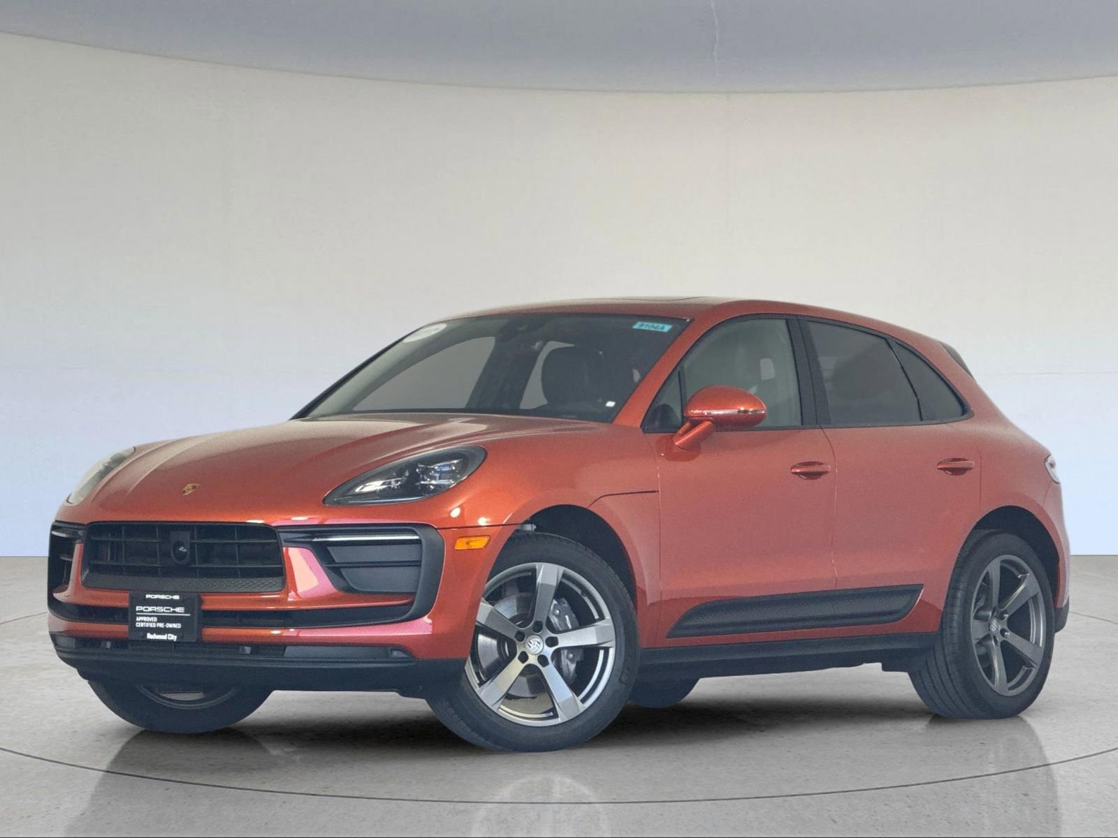 Certified 2025 Porsche Macan image 1