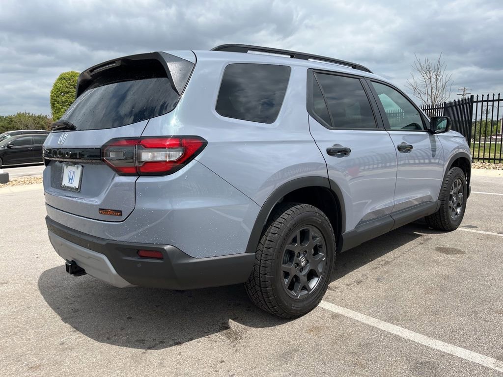 Certified 2025 Honda Pilot TrailSport image 4