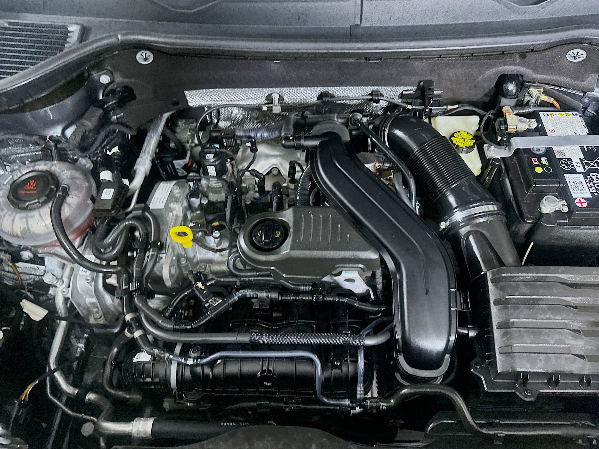 Used 2024 Volkswagen Taos SE w/ Black Wheel Package image 31