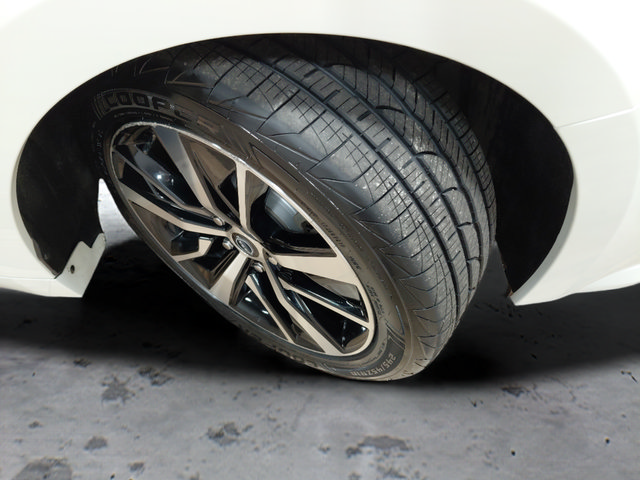 Used 2023 Nissan Maxima SV w/ Floor Mat Group FWD image 10