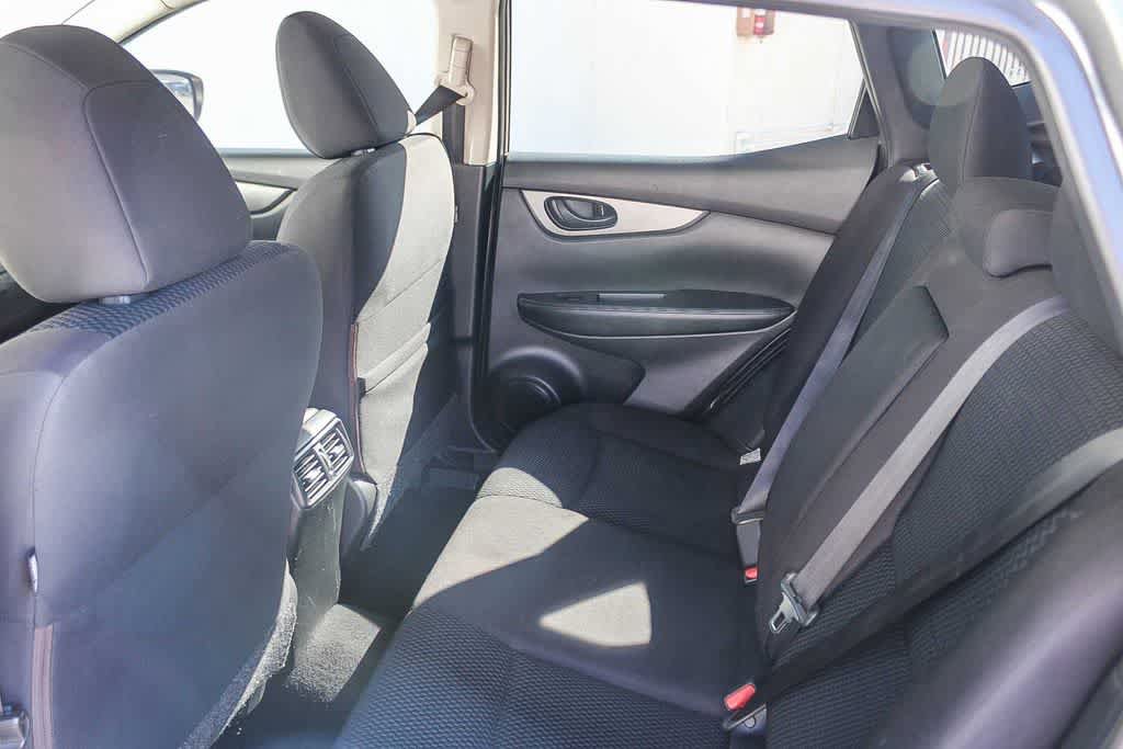 Used 2018 Nissan Rogue Sport S w/ S Appearance Package FWD image 15