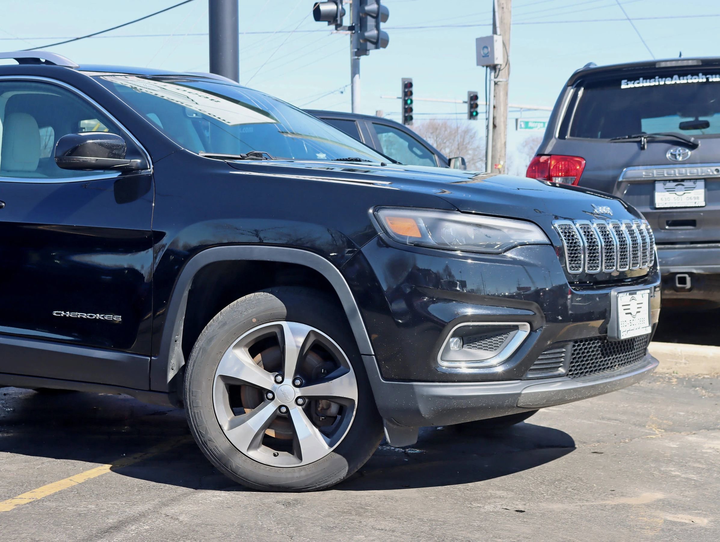 Used 2019 Jeep Cherokee Limited image 4