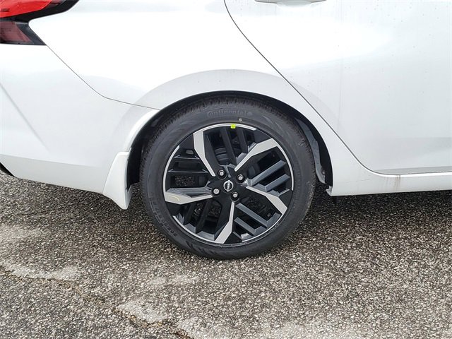 New 2025 Nissan Versa SR w/ Trunk Package image 5