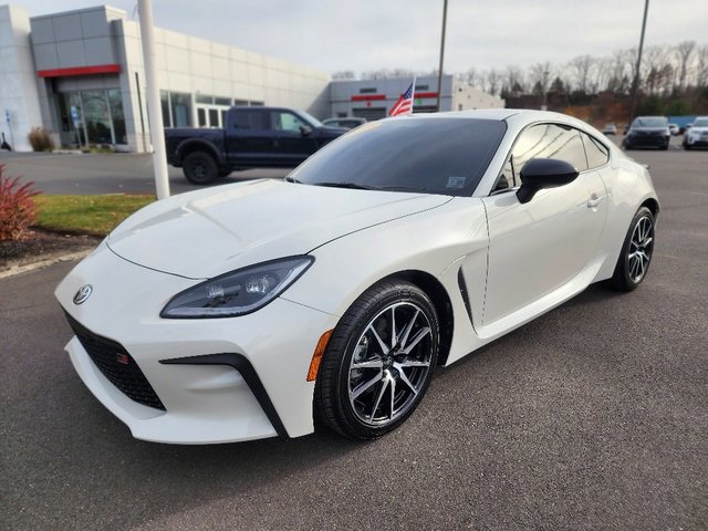 Used 2025 Toyota GR86 image 3