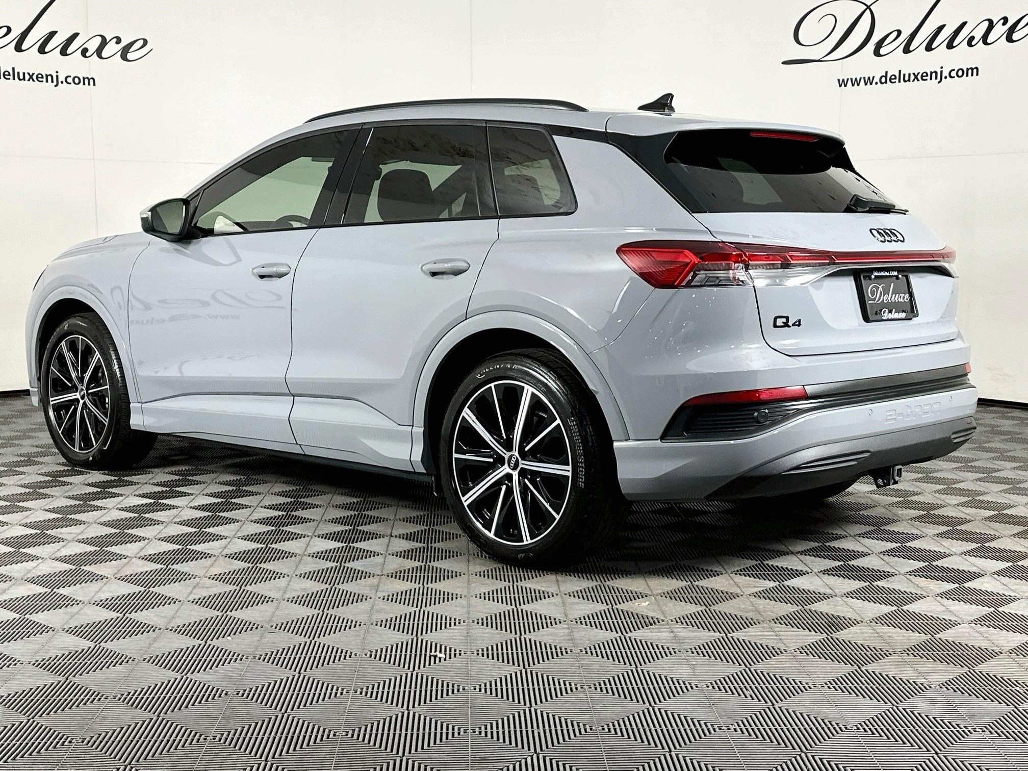 Used 2025 Audi Q4 e-tron Premium Plus w/ Premium Plus RWD image 4