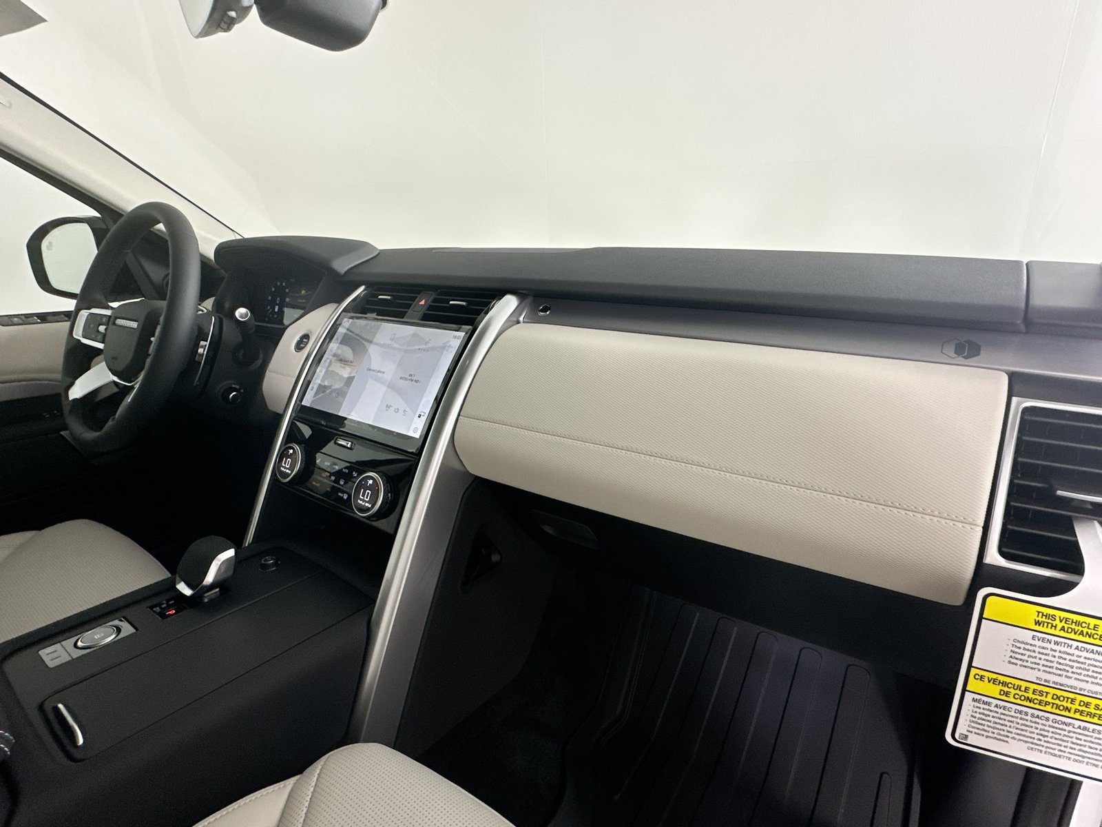 New 2026 Land Rover Discovery Limited Edition AWD/4WD image 48