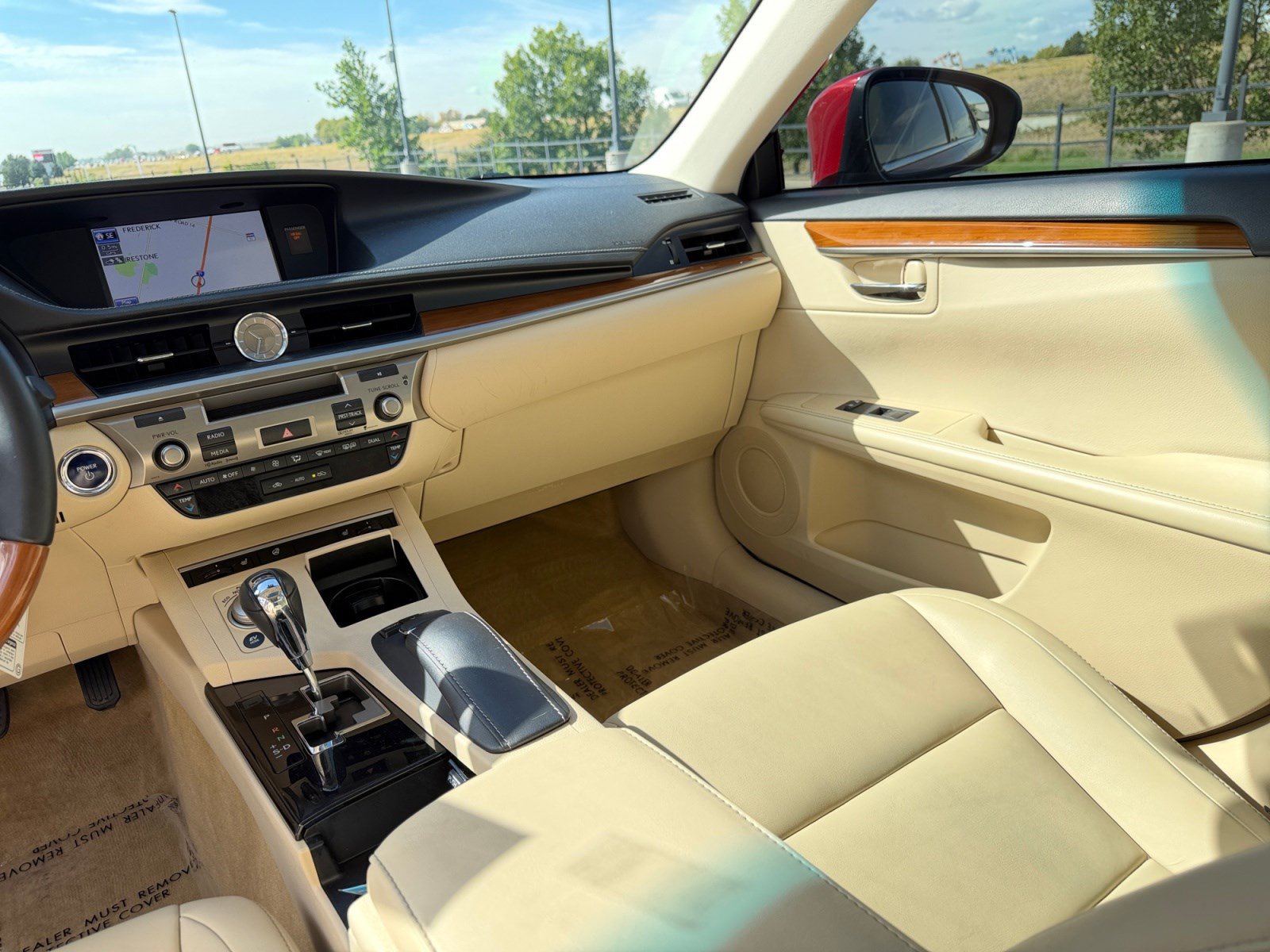 Used 2013 Lexus ES 300h w/ Premium Pkg FWD image 19