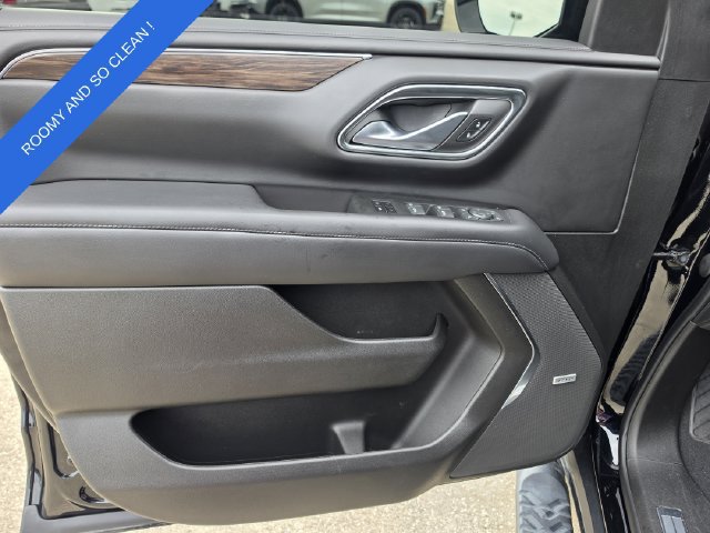 Used 2022 Chevrolet Suburban Z71 w/ Luxury Package AWD/4WD image 18