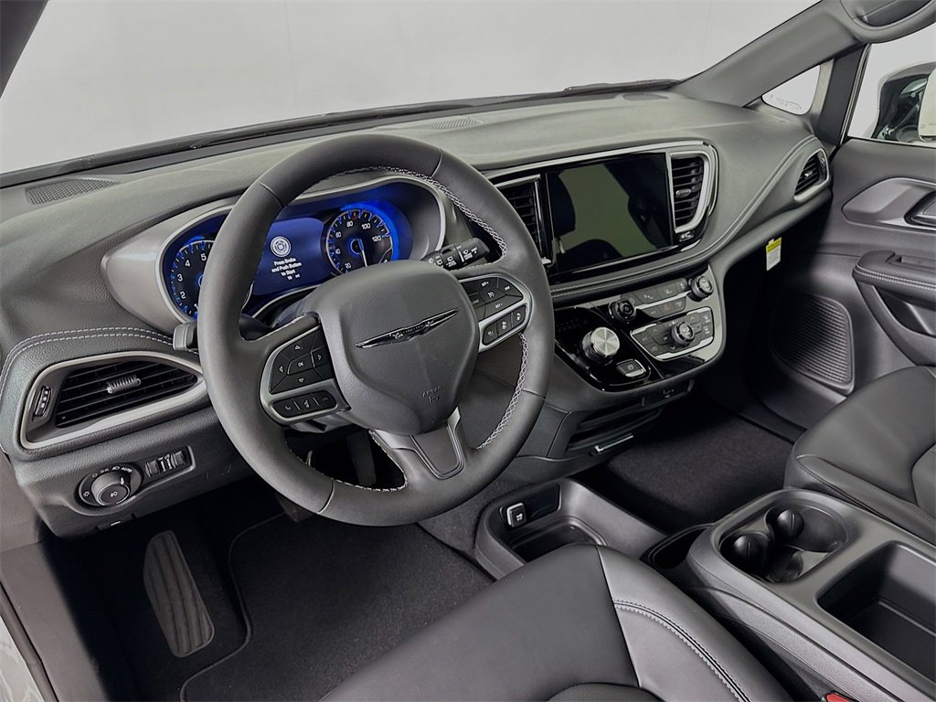 New 2026 Chrysler Pacifica Select image 9