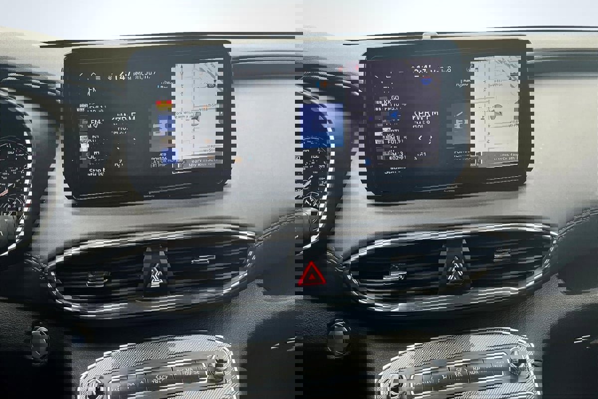Used 2023 Hyundai Santa Fe SEL image 6