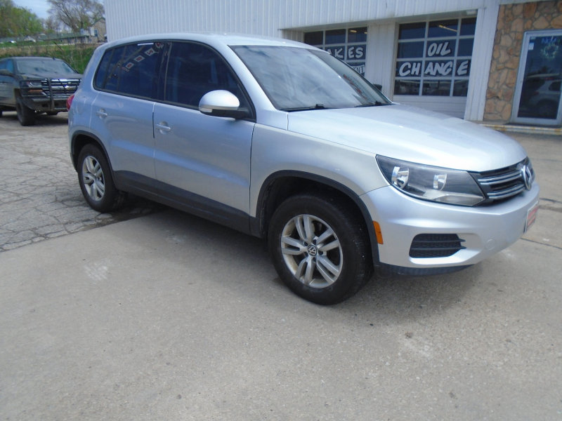 Used 2012 Volkswagen Tiguan S image 8