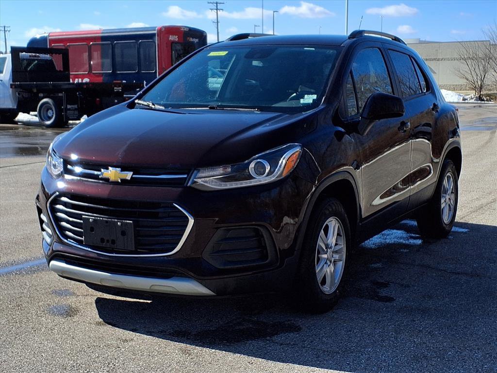 Used 2022 Chevrolet Trax LT w/ LT Convenience Package image 2