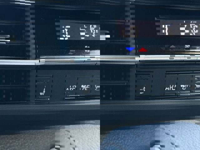 Used 2025 Toyota Sienna XSE image 23