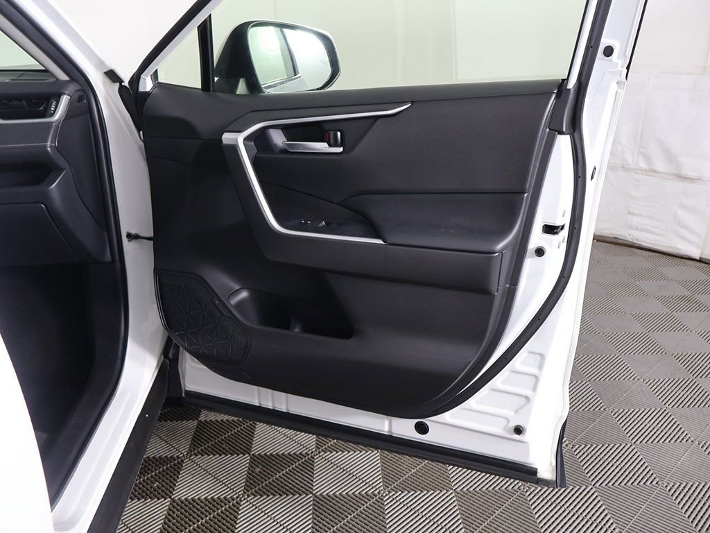 Used 2020 Toyota RAV4 XLE w/ Convenience Package AWD/4WD image 22