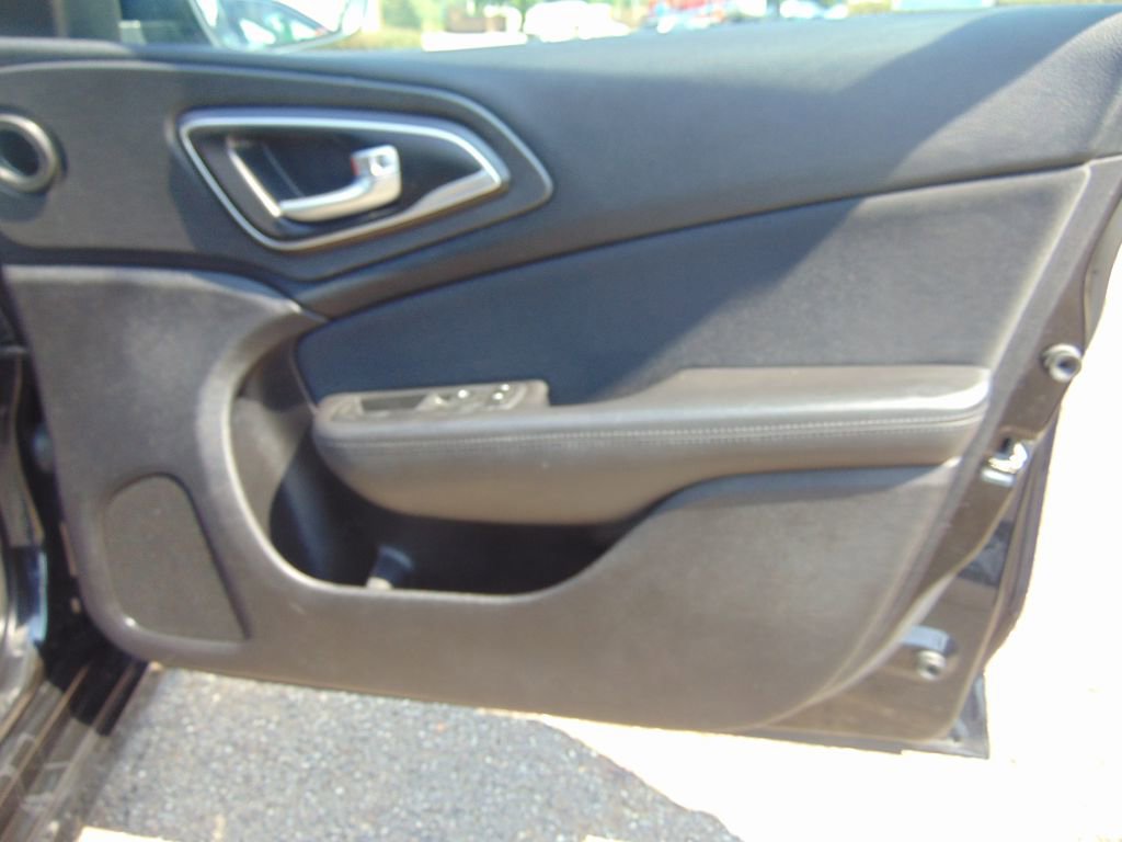 Used 2016 Chrysler 200 LX image 22