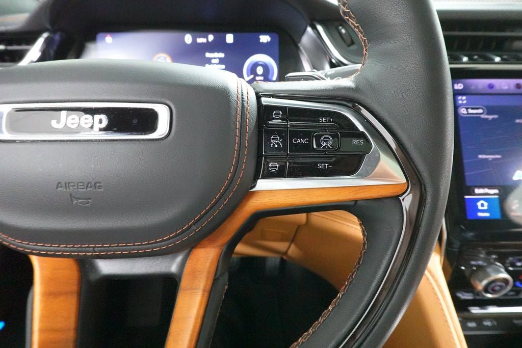 Used 2024 Jeep Grand Cherokee L Summit AWD/4WD image 15