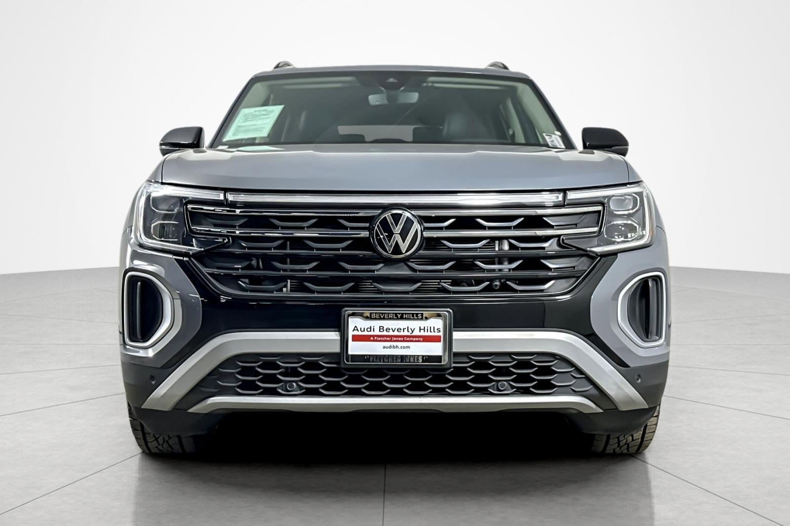 Used 2024 Volkswagen Atlas Peak Edition SE image 8