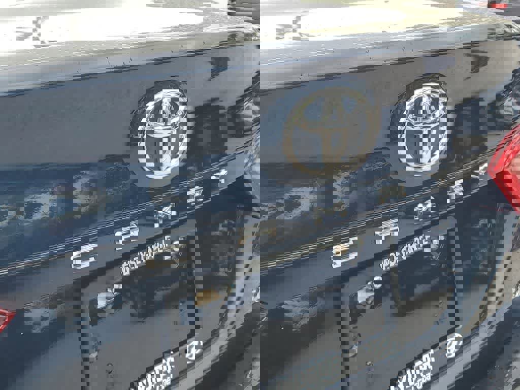 Used 2020 Toyota Camry LE image 7