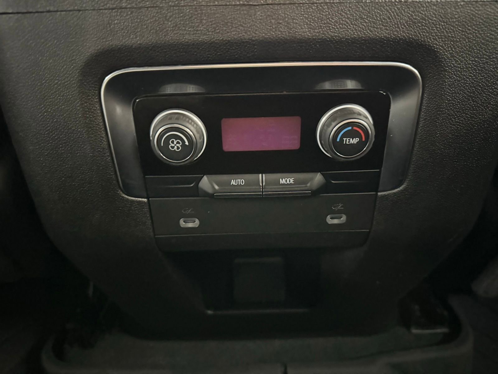 Used 2023 Chevrolet Suburban RST image 31