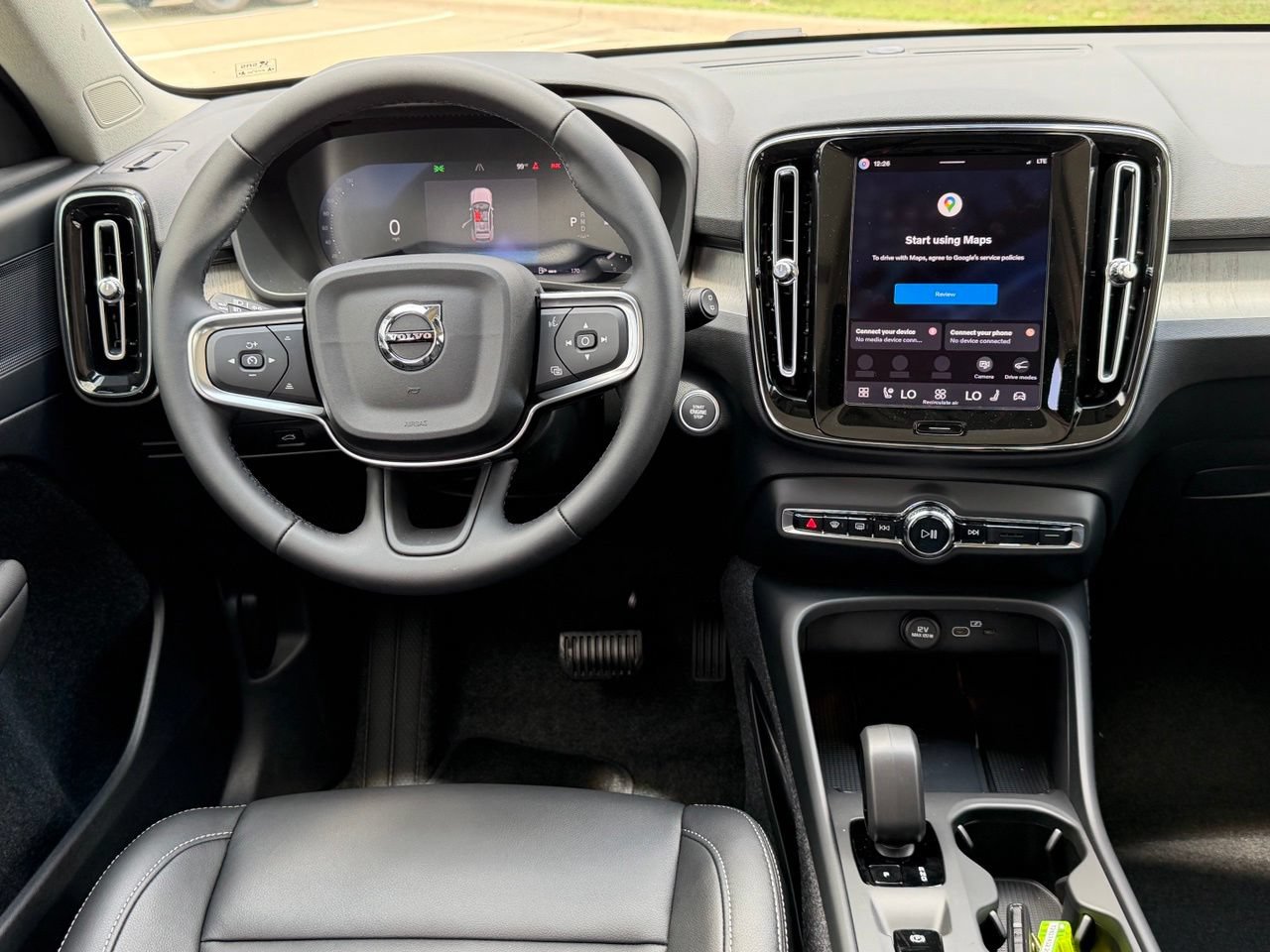 New 2026 Volvo XC40 B4 Core w/ Climate Package FWD image 12