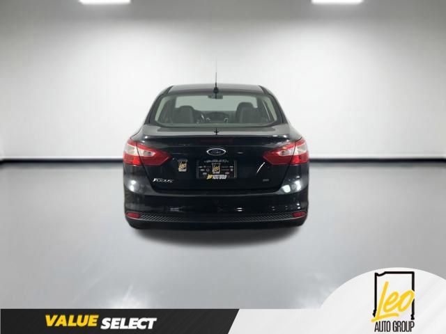 Used 2014 Ford Focus SE w/ SE Winter Package FWD image 5