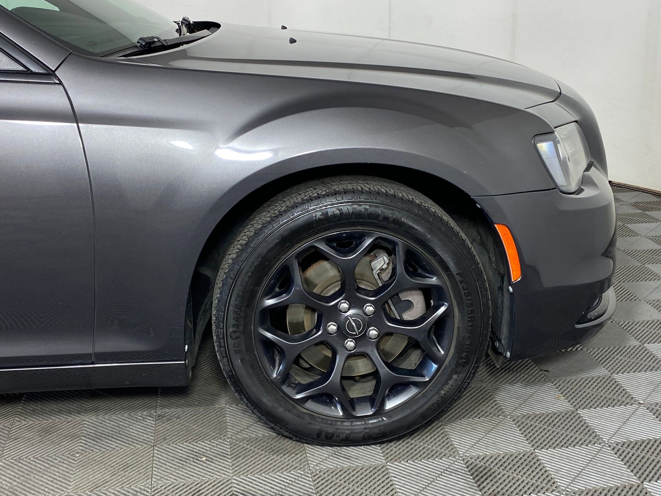 Used 2019 Chrysler 300 S image 11