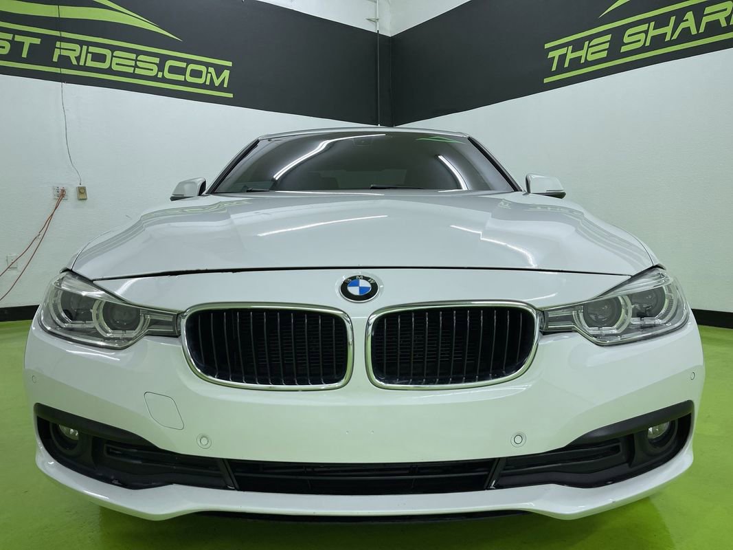 Used 2017 BMW 320i xDrive Sedan image 3