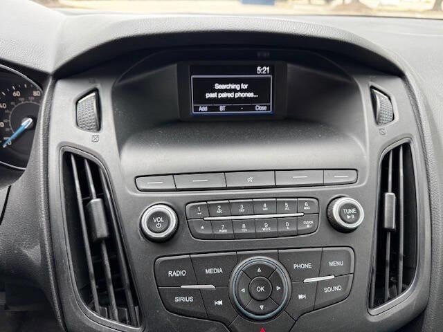 Used 2018 Ford Focus SE w/ SE Appearance Package image 42