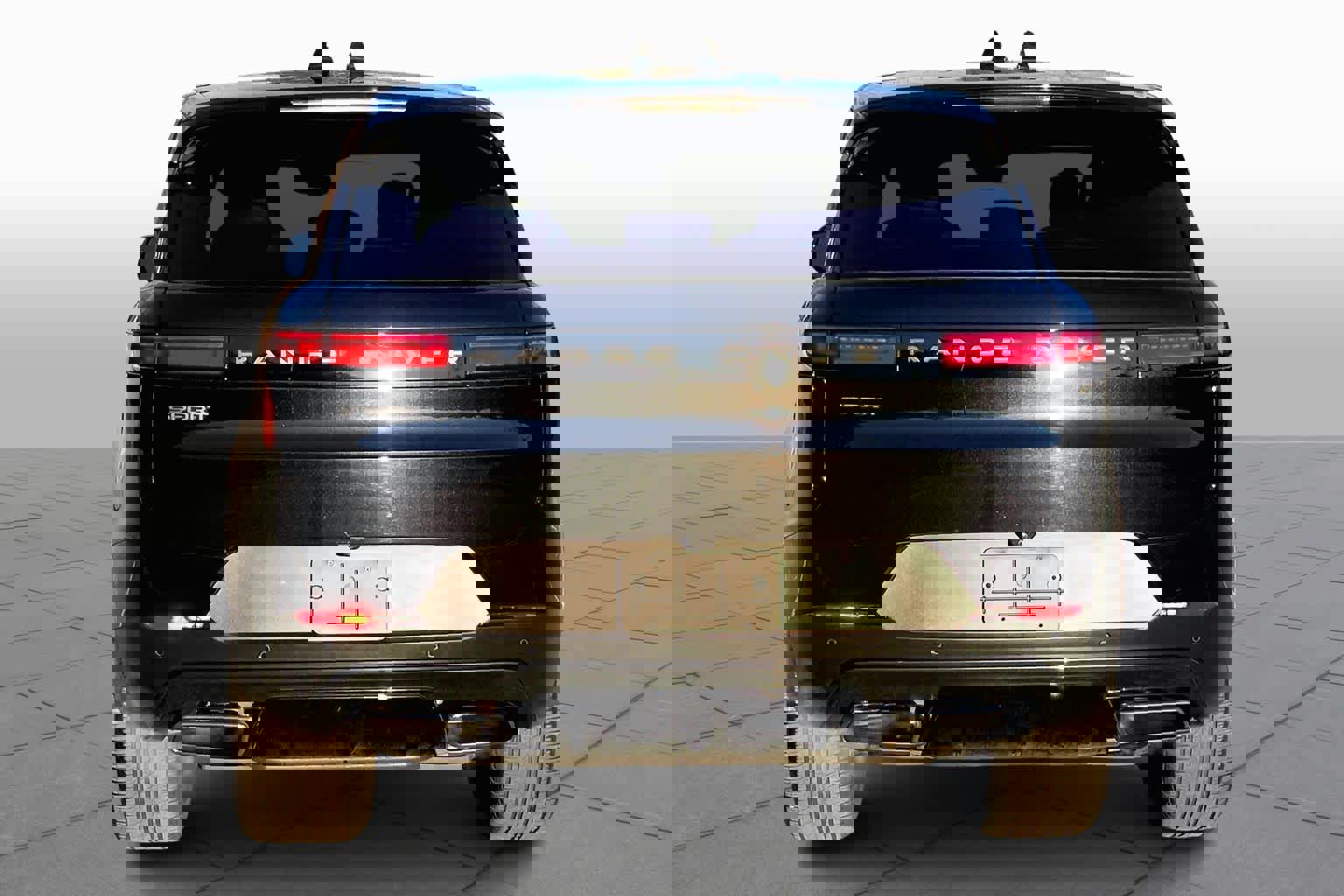 Used 2024 Land Rover Range Rover Sport SE image 4