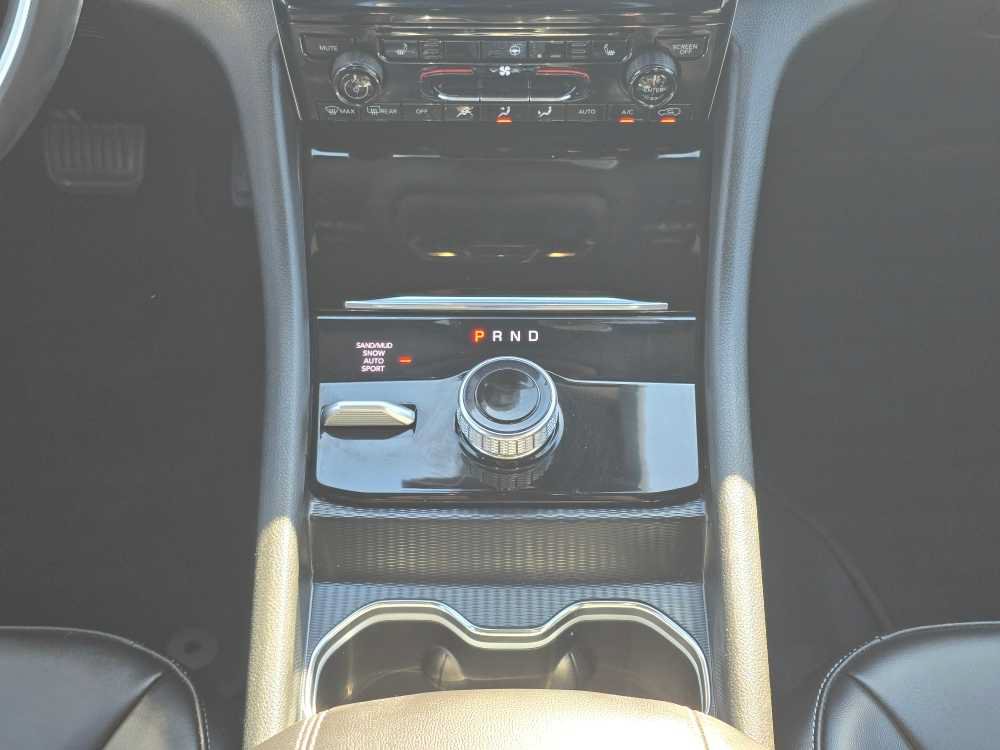 Used 2025 Jeep Grand Cherokee Limited w/ Black Appearance Package AWD/4WD image 13