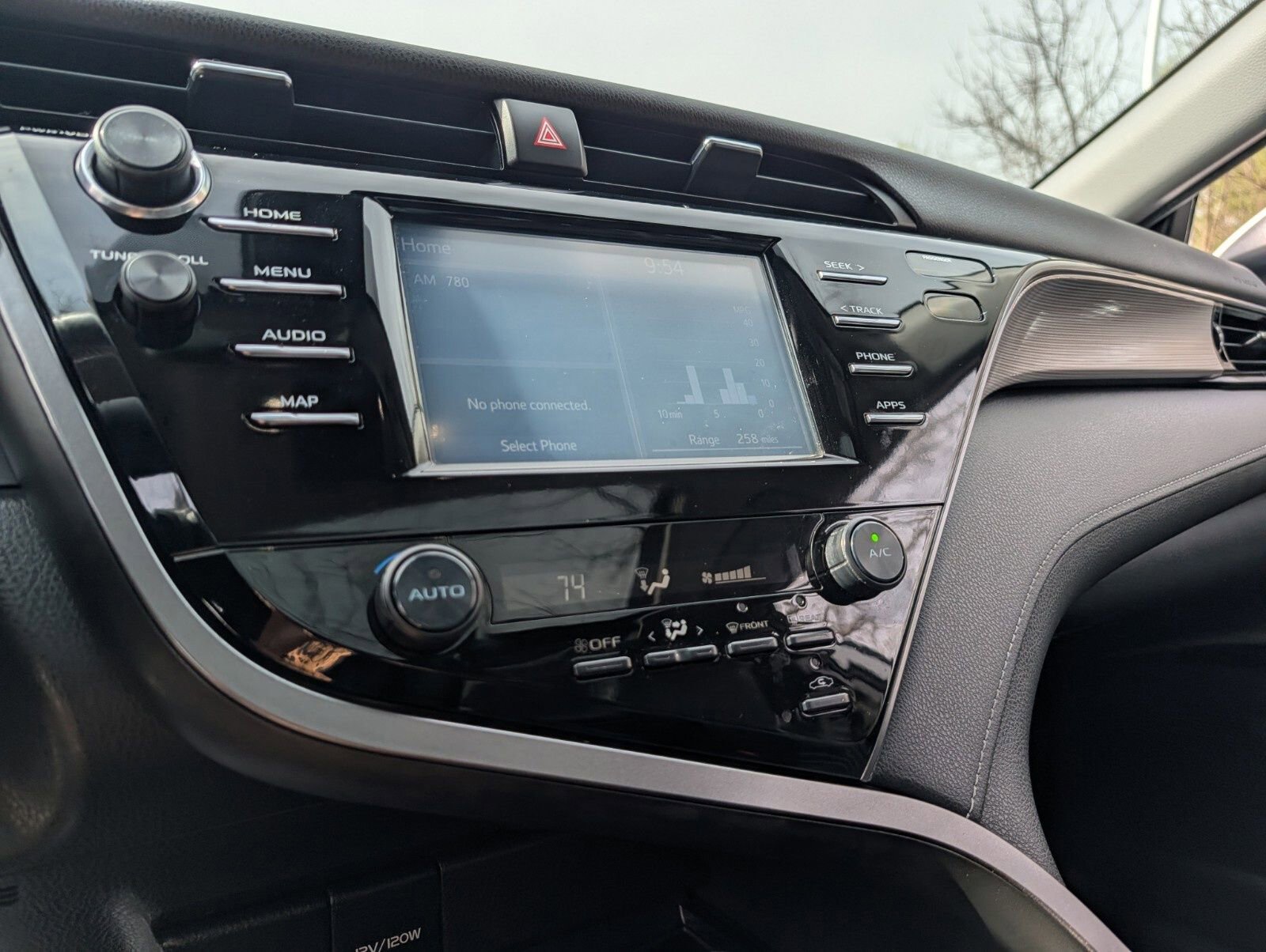 Used 2019 Toyota Camry SE image 6