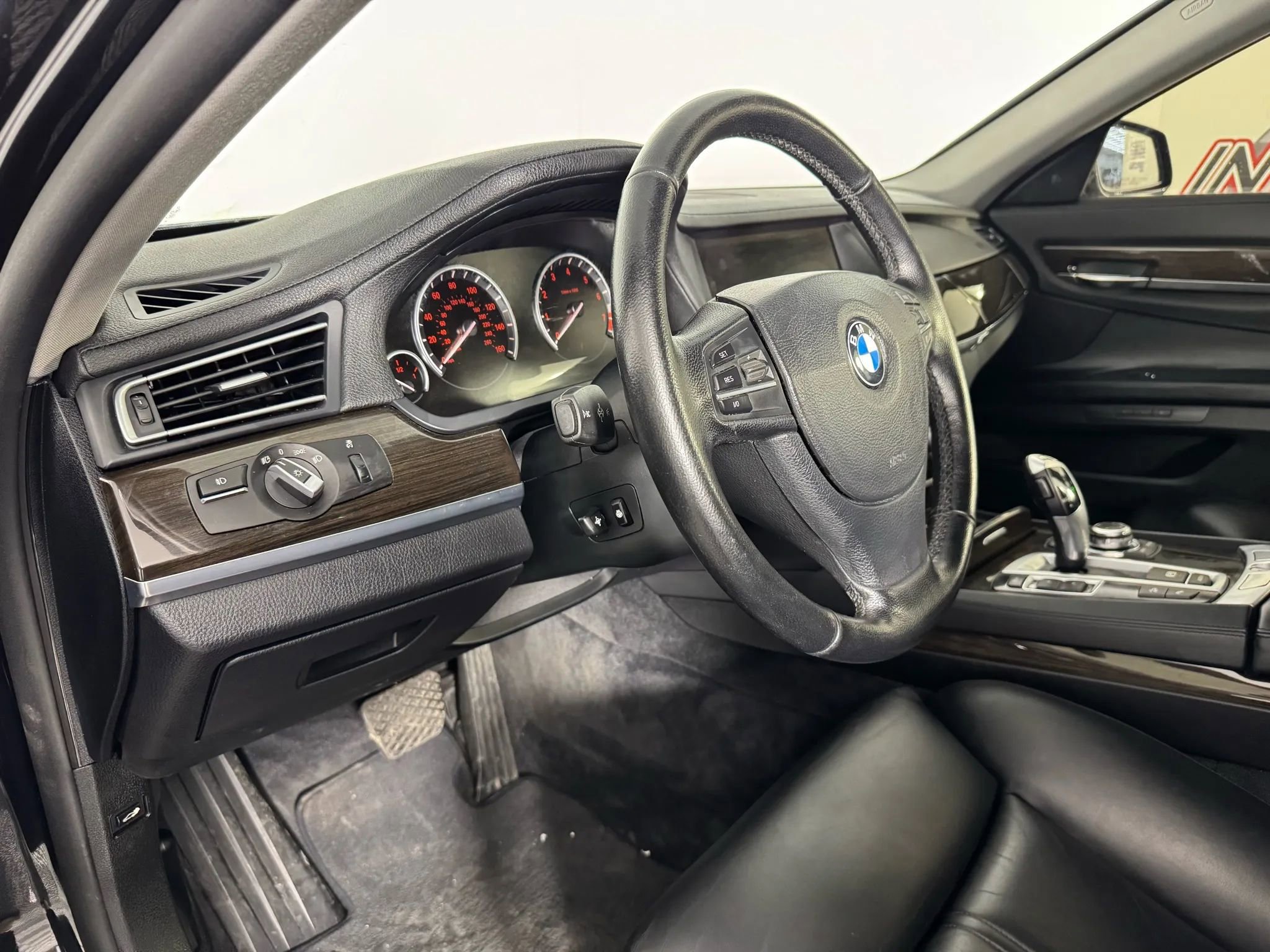Used 2011 BMW 750Li xDrive image 10