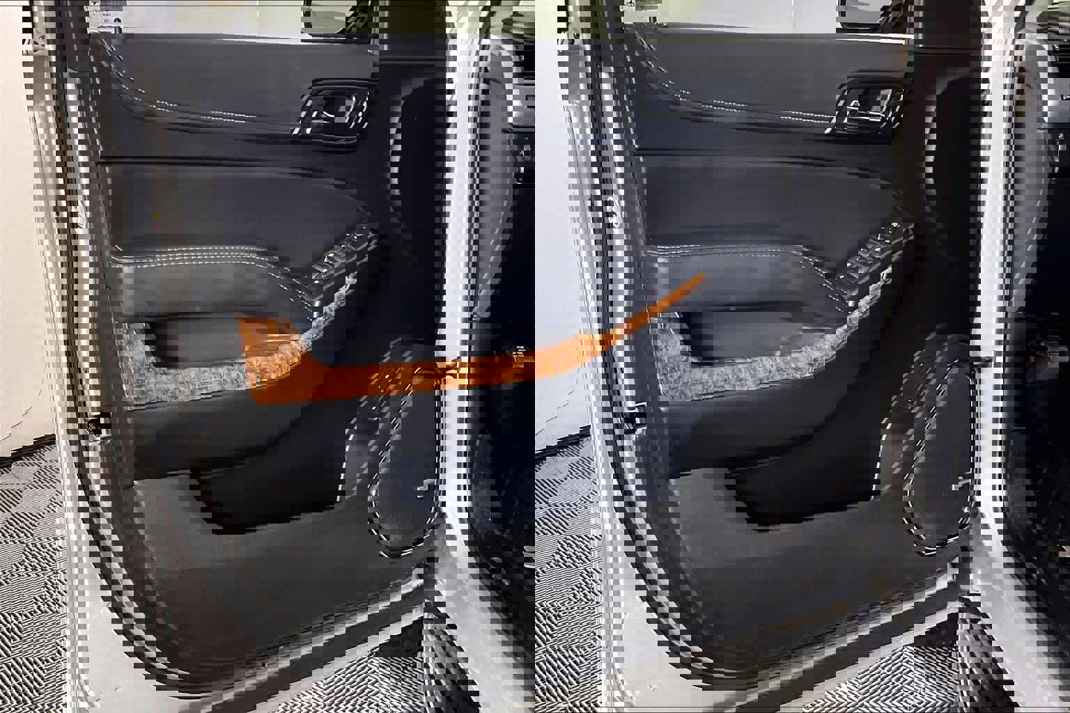 Used 2020 Chevrolet Suburban Premier image 21