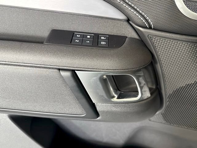Certified 2025 Land Rover Discovery Dynamic SE AWD/4WD image 27