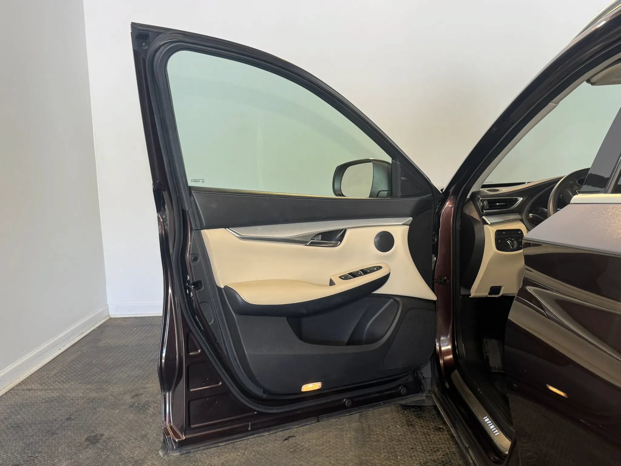 Used 2020 INFINITI QX50 Luxe w/ Navigation Package AWD/4WD image 7