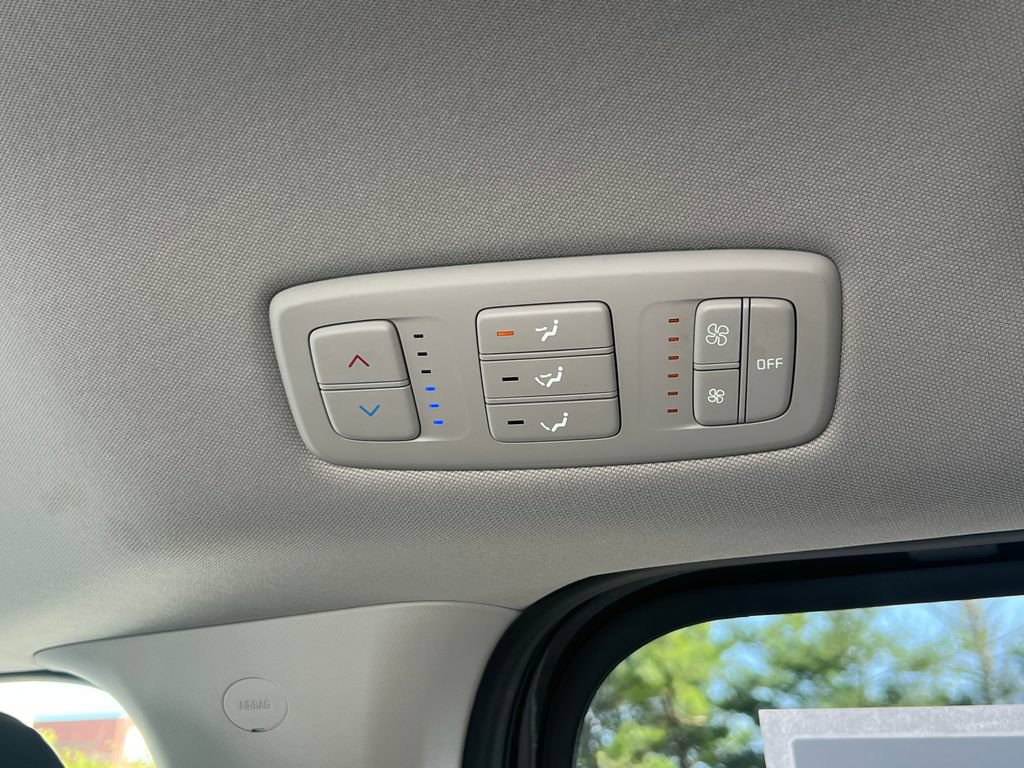 Used 2024 Kia Carnival LX FWD image 15