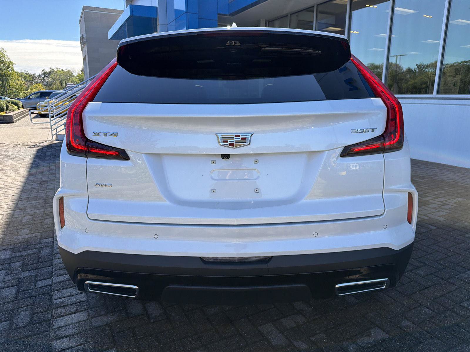 Used 2024 Cadillac XT4 Premium Luxury w/ Technology Package AWD/4WD image 4
