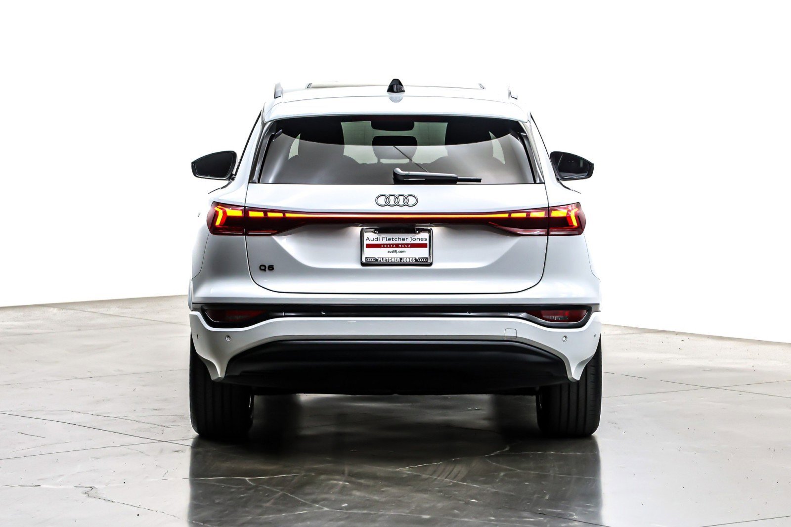 Used 2025 Audi Q6 e-tron Premium w/ Convenience Package image 5