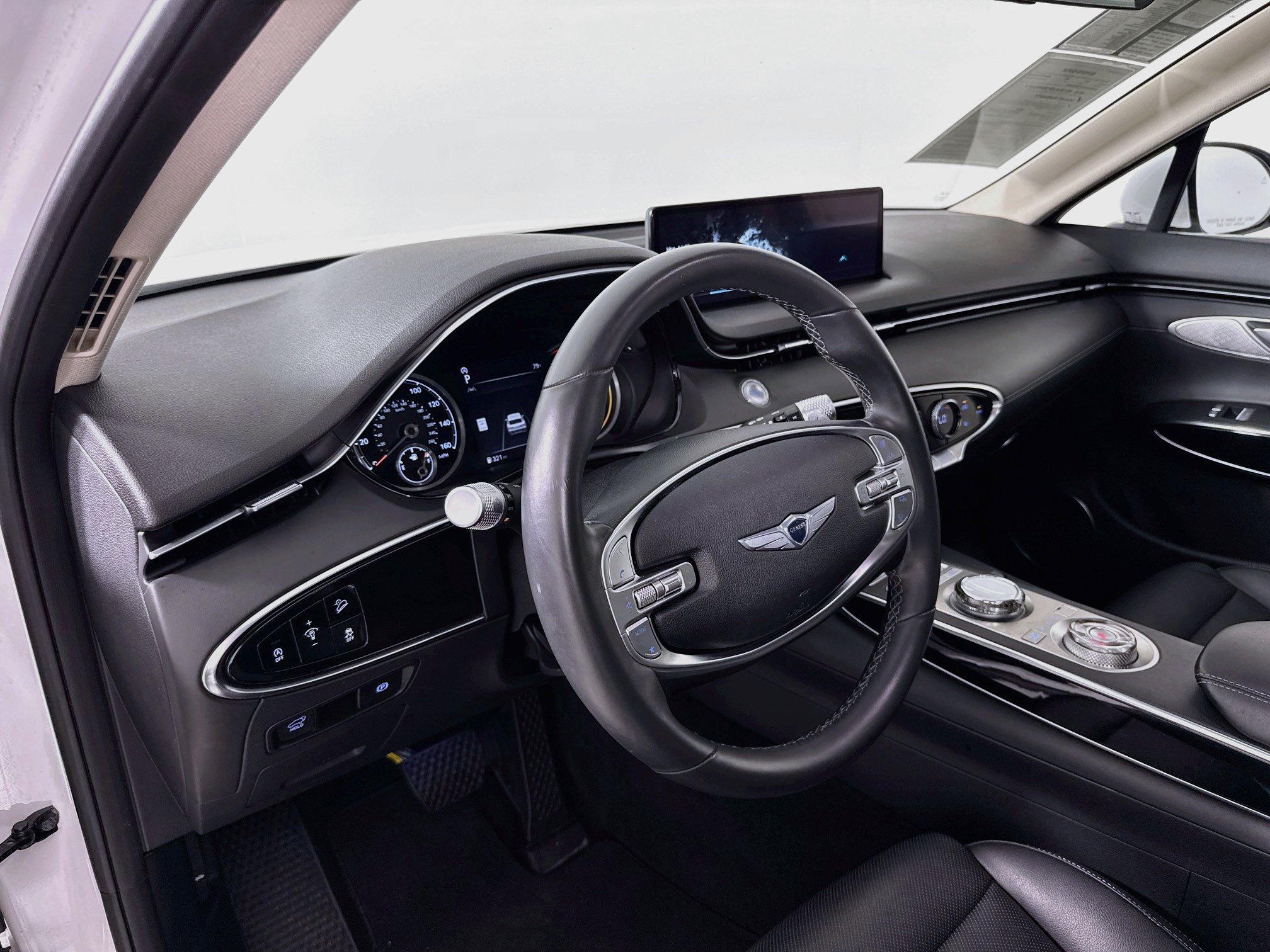 Used 2025 Genesis GV70 2.5T AWD/4WD image 9