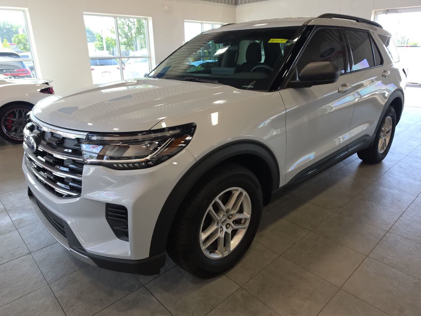 Used 2026 Ford Explorer Active AWD/4WD image 1