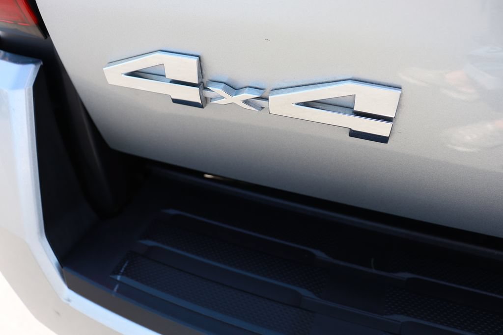 Used 2024 Toyota Tacoma SR5 AWD/4WD image 6