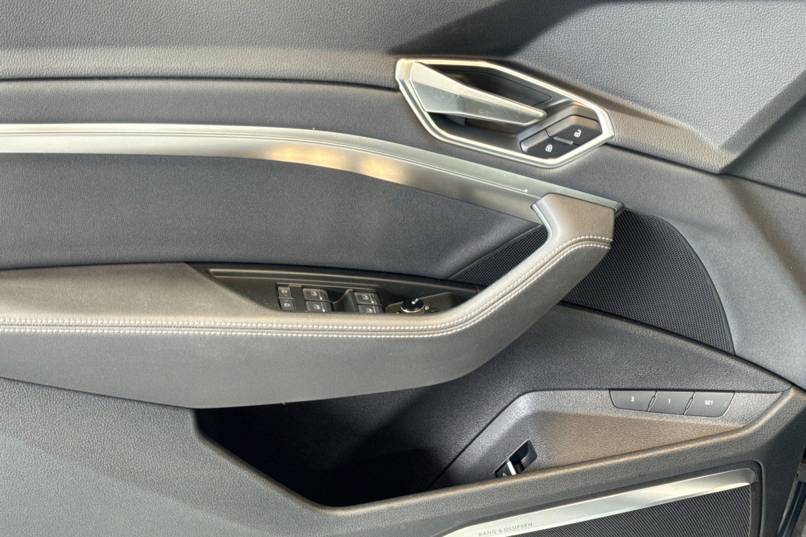 Used 2019 Audi e-tron Premium Plus w/ Cold Weather Package image 17