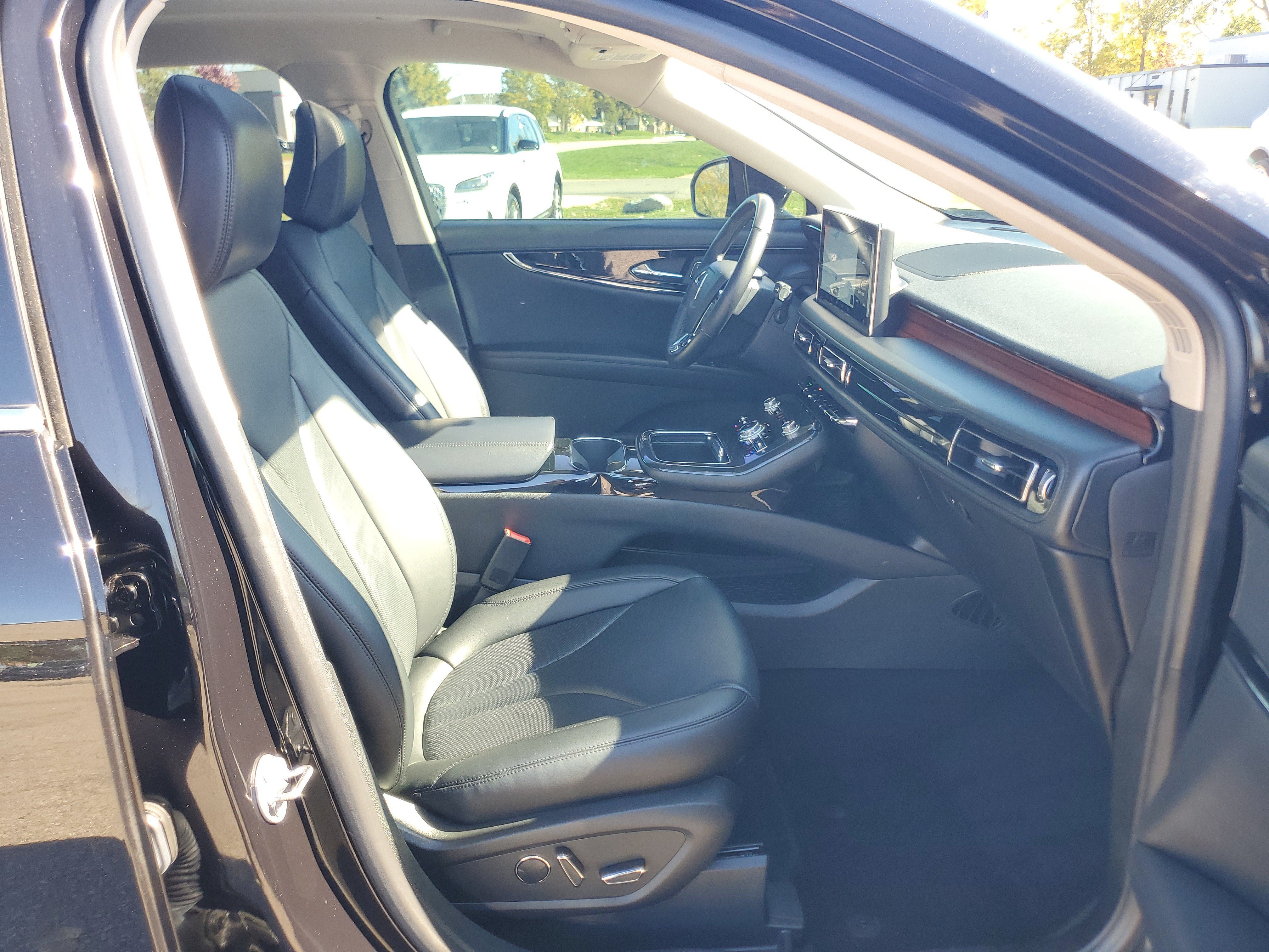 Used 2023 Lincoln Nautilus Reserve AWD/4WD image 9