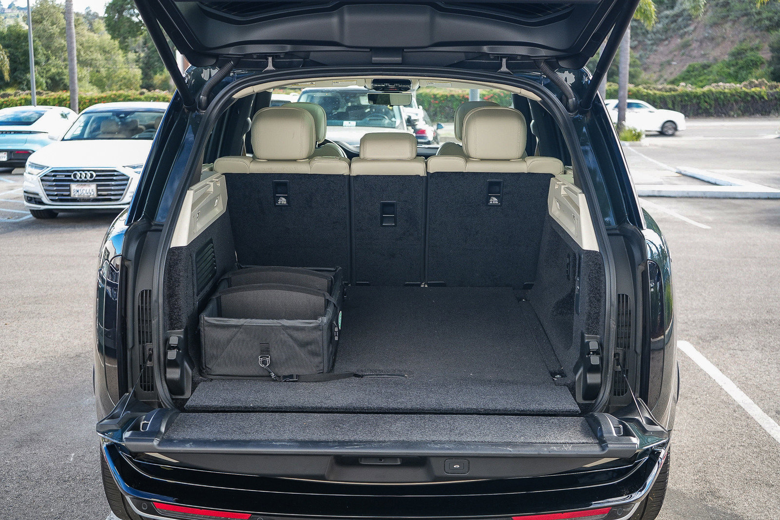 Certified 2025 Land Rover Range Rover SE image 27