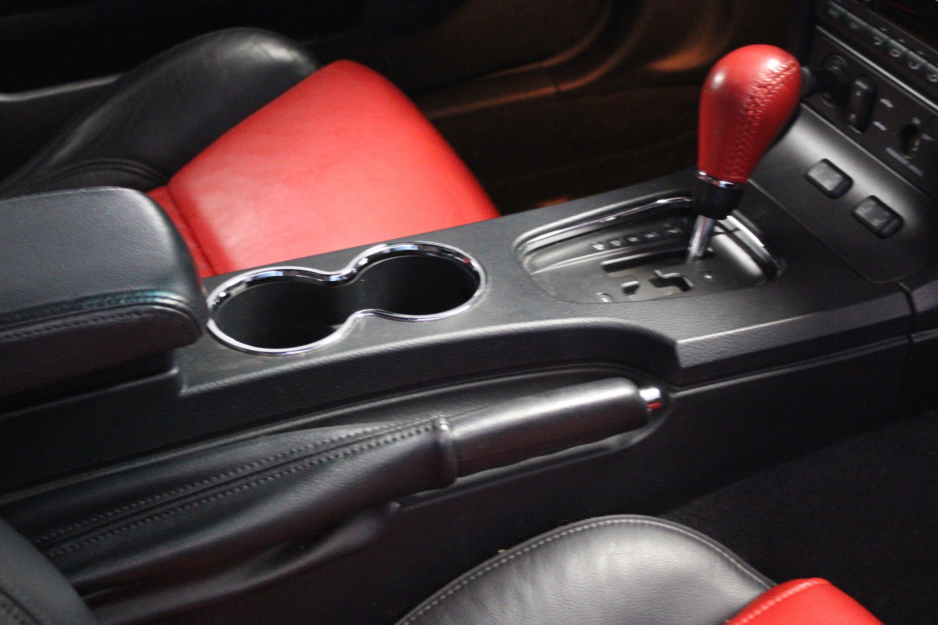 Used 2005 Ford Thunderbird RWD image 23