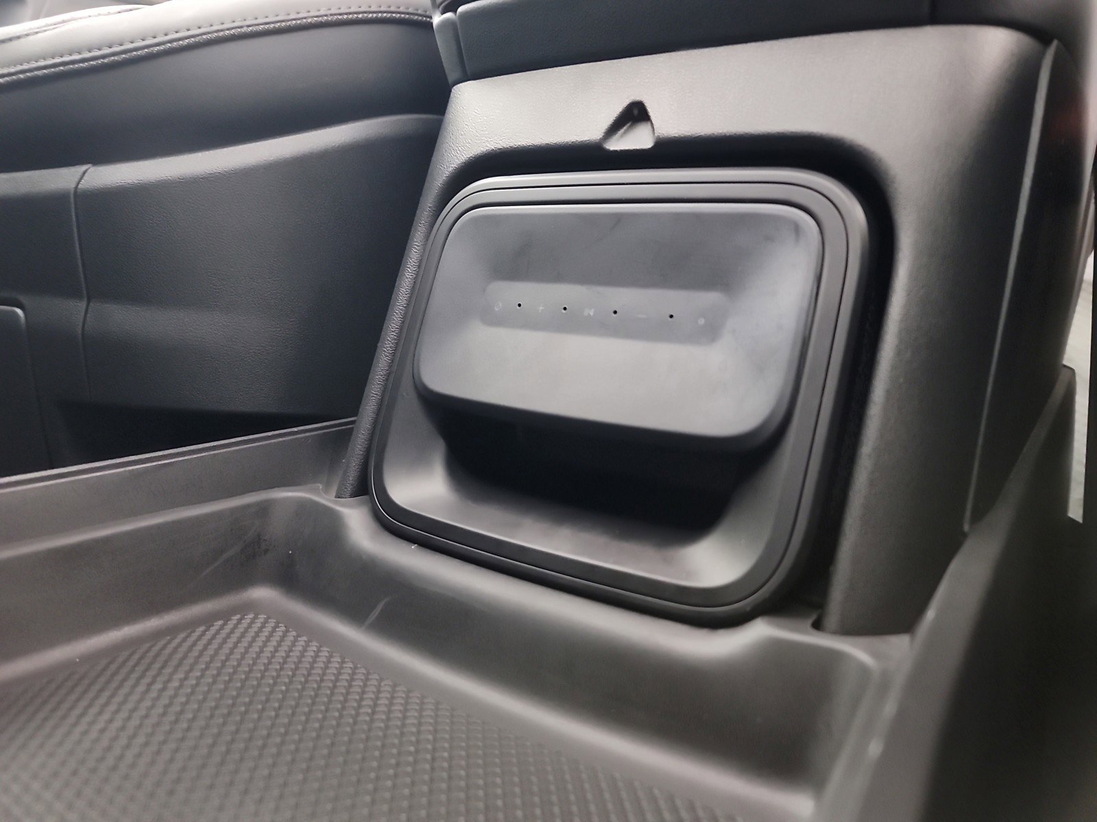 Used 2024 Rivian R1S Adventure AWD/4WD image 33