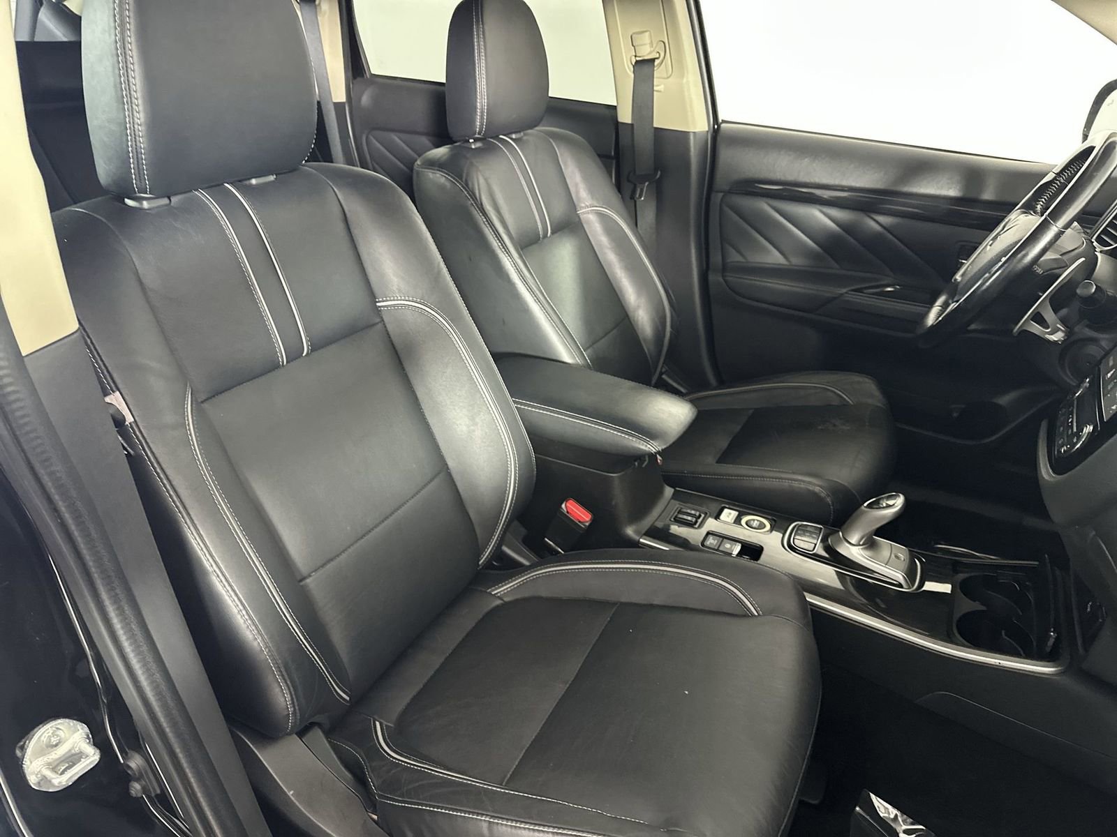 Used 2018 Mitsubishi Outlander SEL image 27