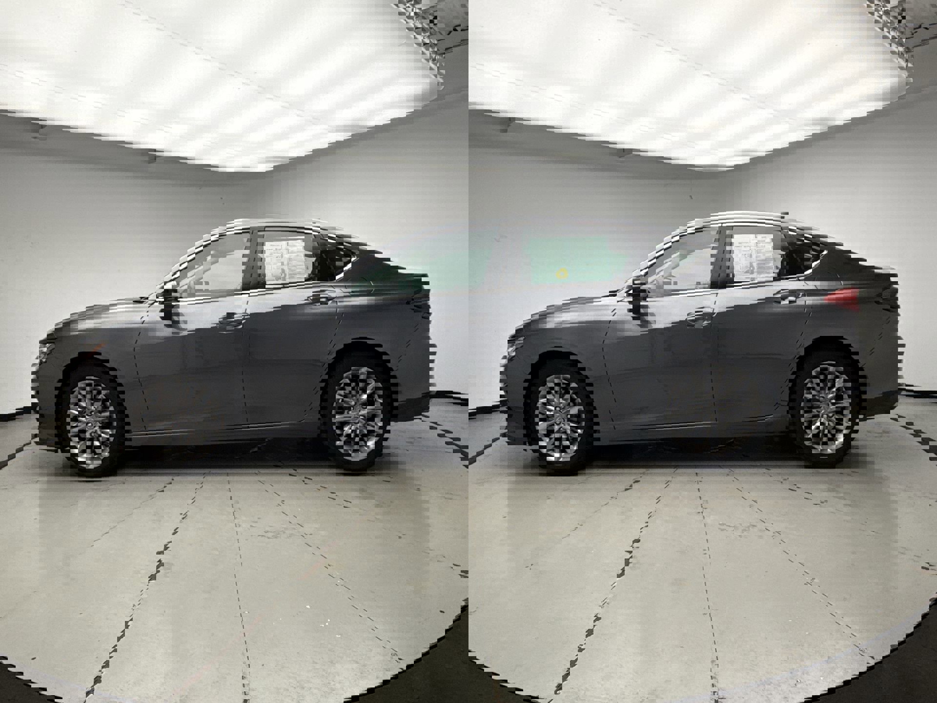 Used 2023 Acura TLX image 2