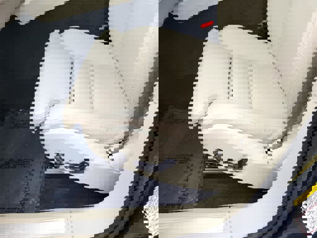 Used 2018 Volvo XC60 T8 Inscription w/ Advanced Package image 15